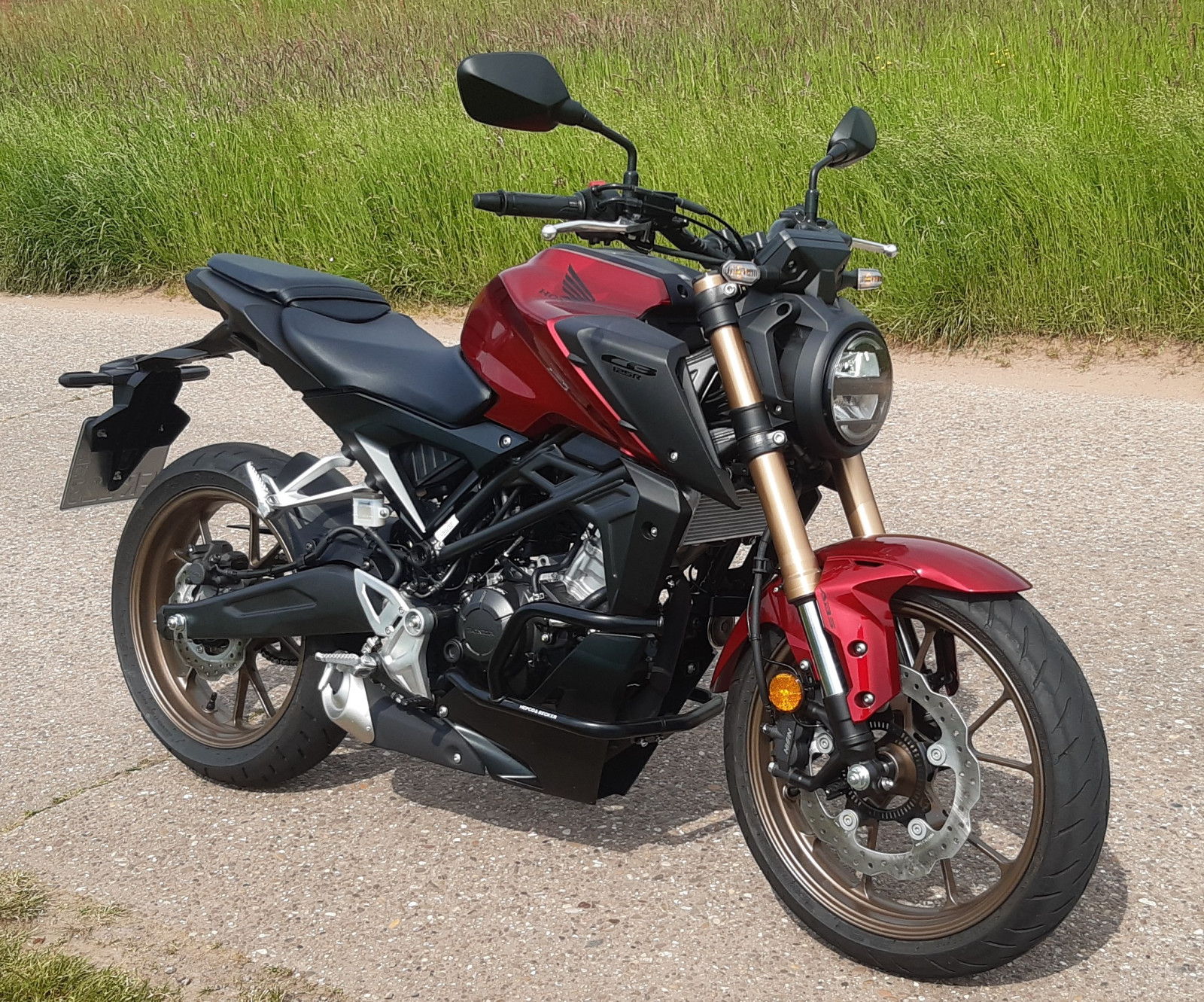 CB 125 R  ;  15 PS ; ABS